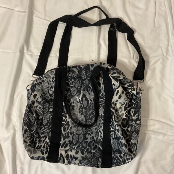 22" Women's Leopard Victoria’s Secrets Pink Duffel Bag - Black - Picture 2 of 4